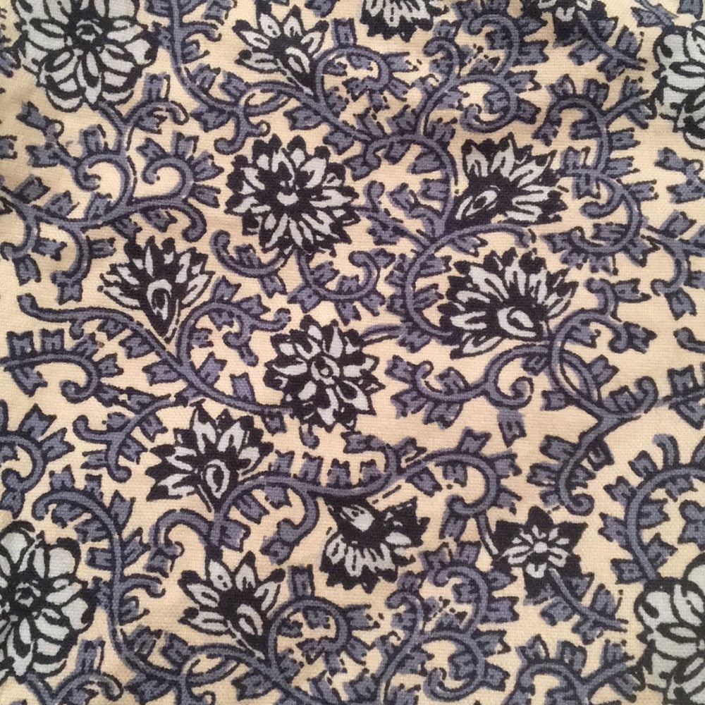 Patterned capris - Picture 2 of 2